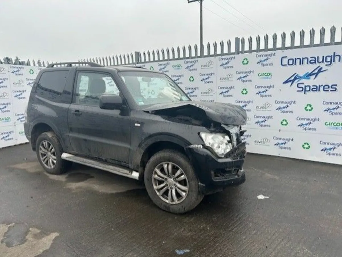 2015 MITSUBISHI PAJERO JUST IN FOR BREAKING - Image 1