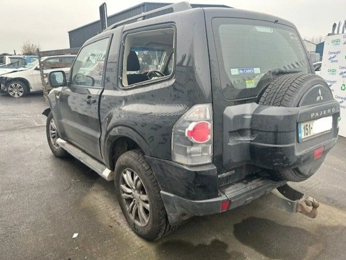 2015 MITSUBISHI PAJERO JUST IN FOR BREAKING - Image 3