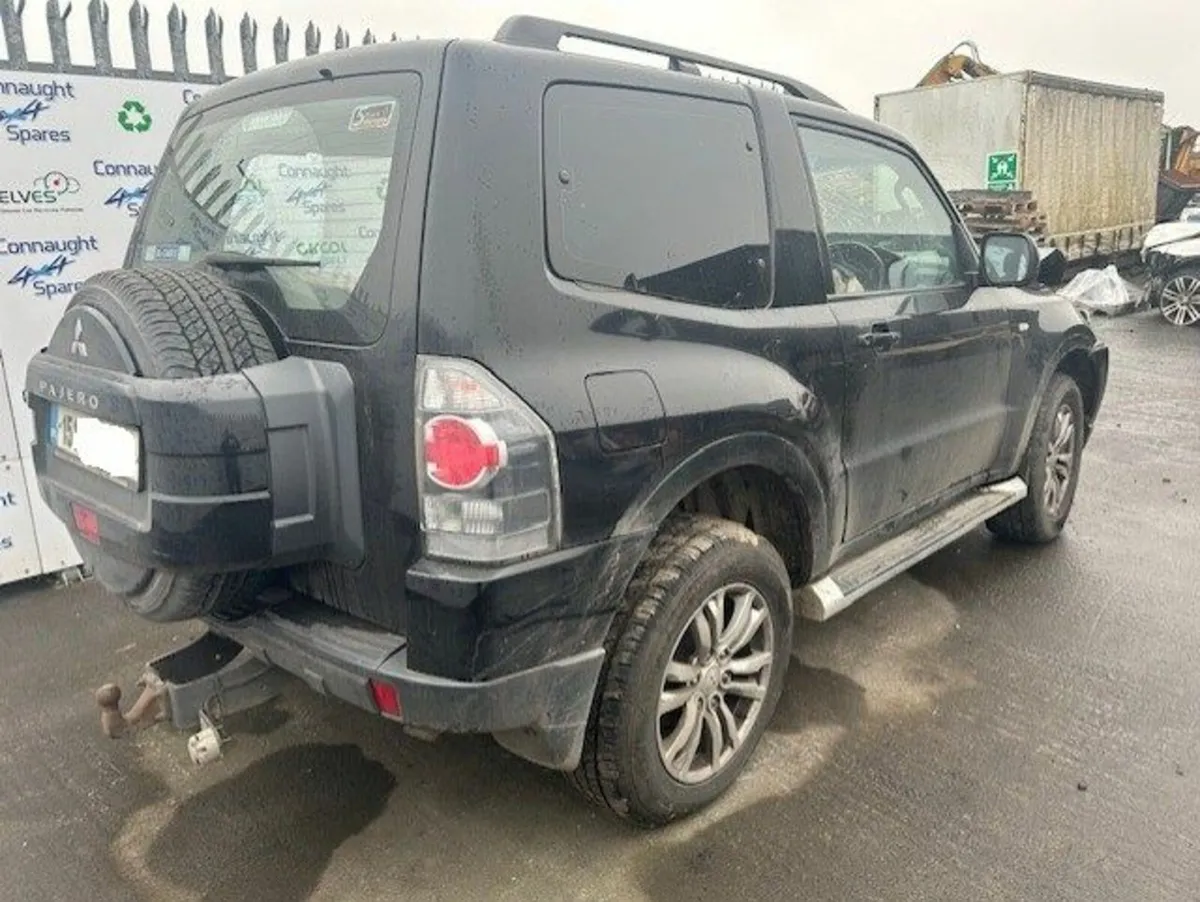 2015 MITSUBISHI PAJERO JUST IN FOR BREAKING - Image 4