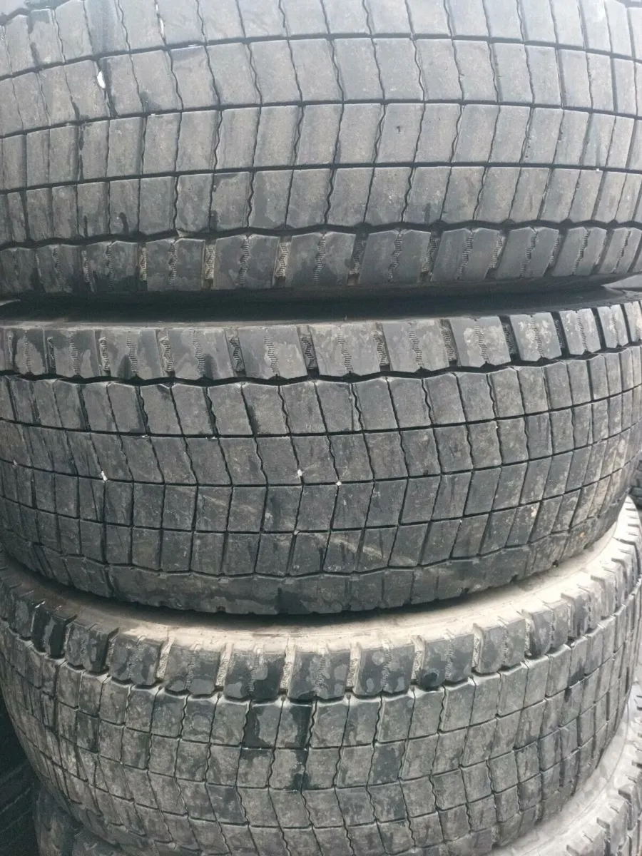 285/70/19.5 Steers & Drive Tyres - Image 3