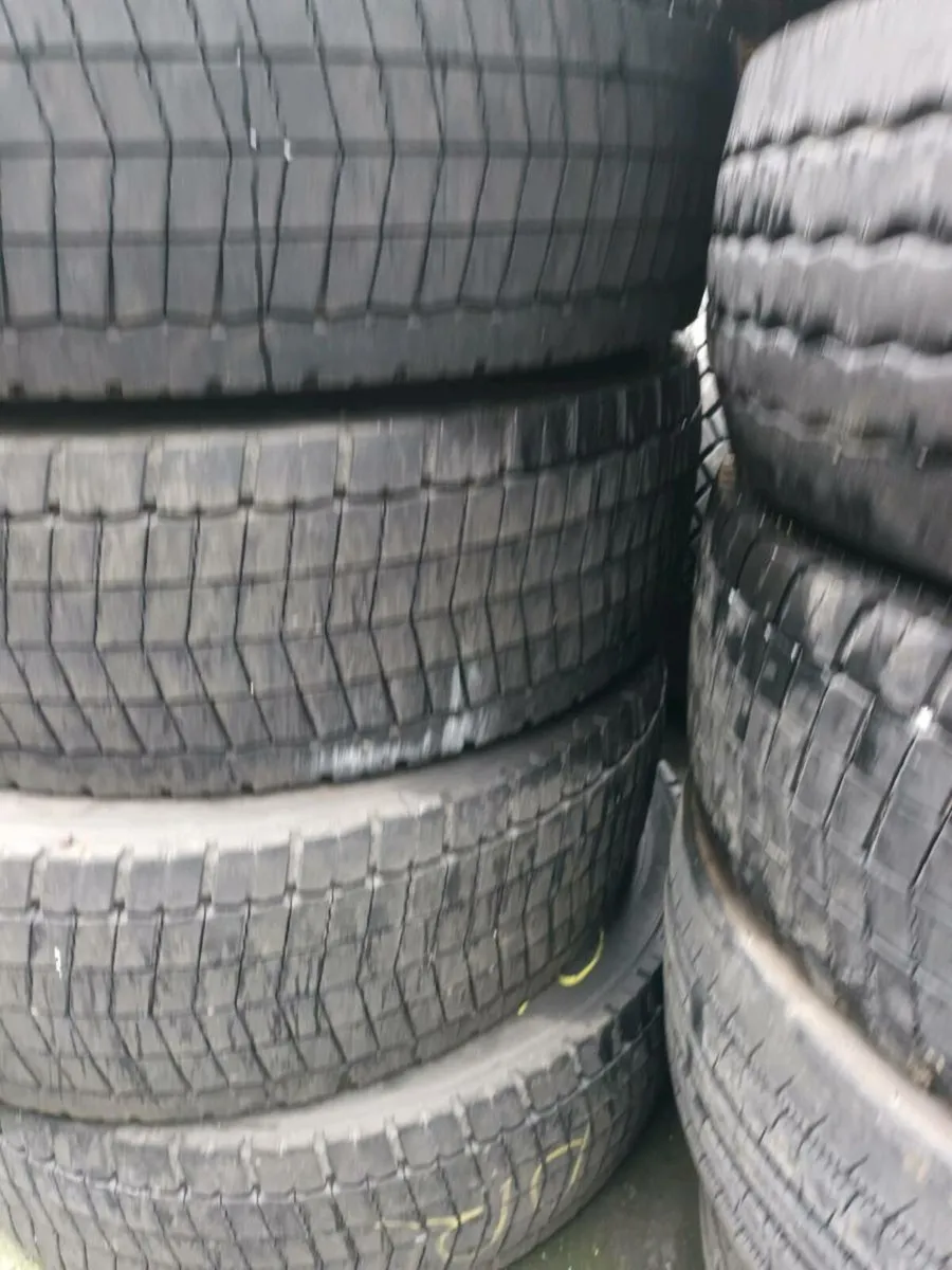 285/70/19.5 Steers & Drive Tyres - Image 4