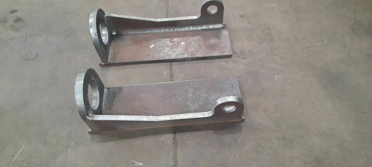 P&C/Q-Fit Weld on brackets - Image 2