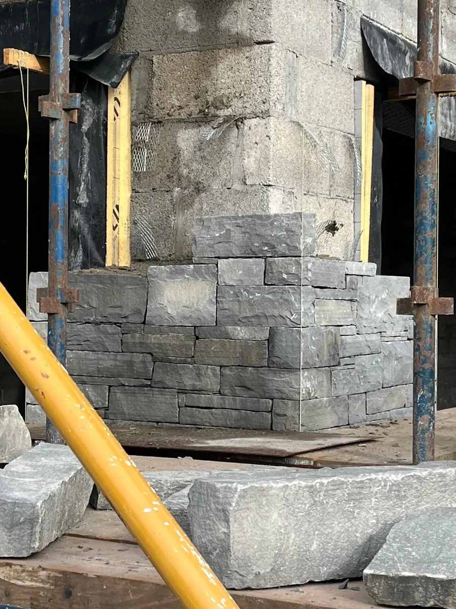 Bricklayers. Blocklayers and Stonemasons available - Image 2