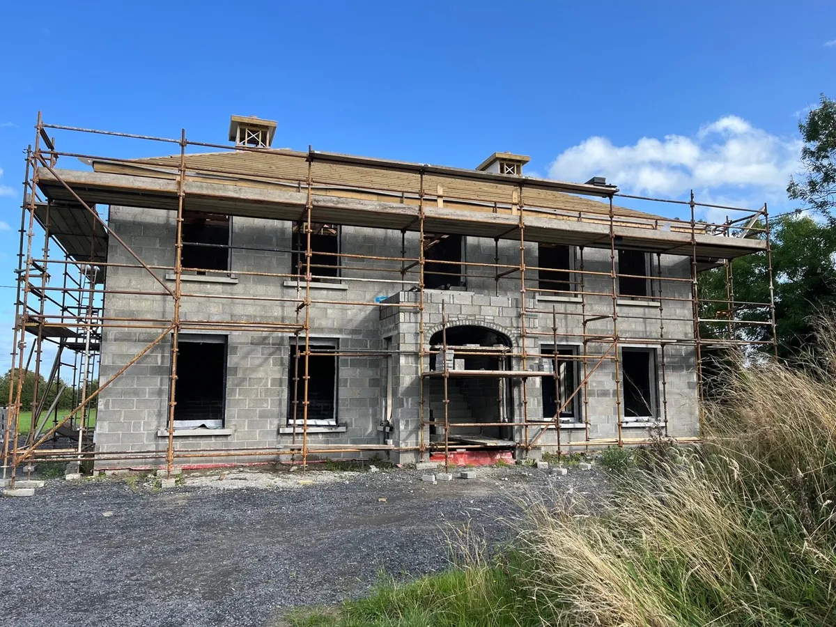 Bricklayers. Blocklayers and Stonemasons available - Image 4