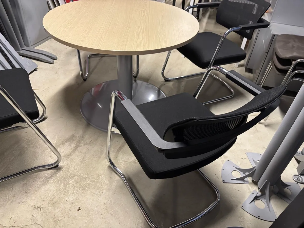 Meeting table and chairs - Image 4