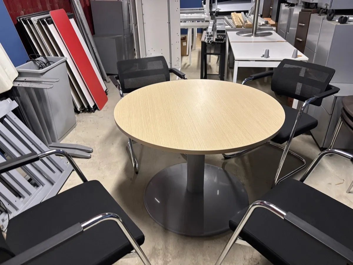 Meeting table and chairs - Image 2
