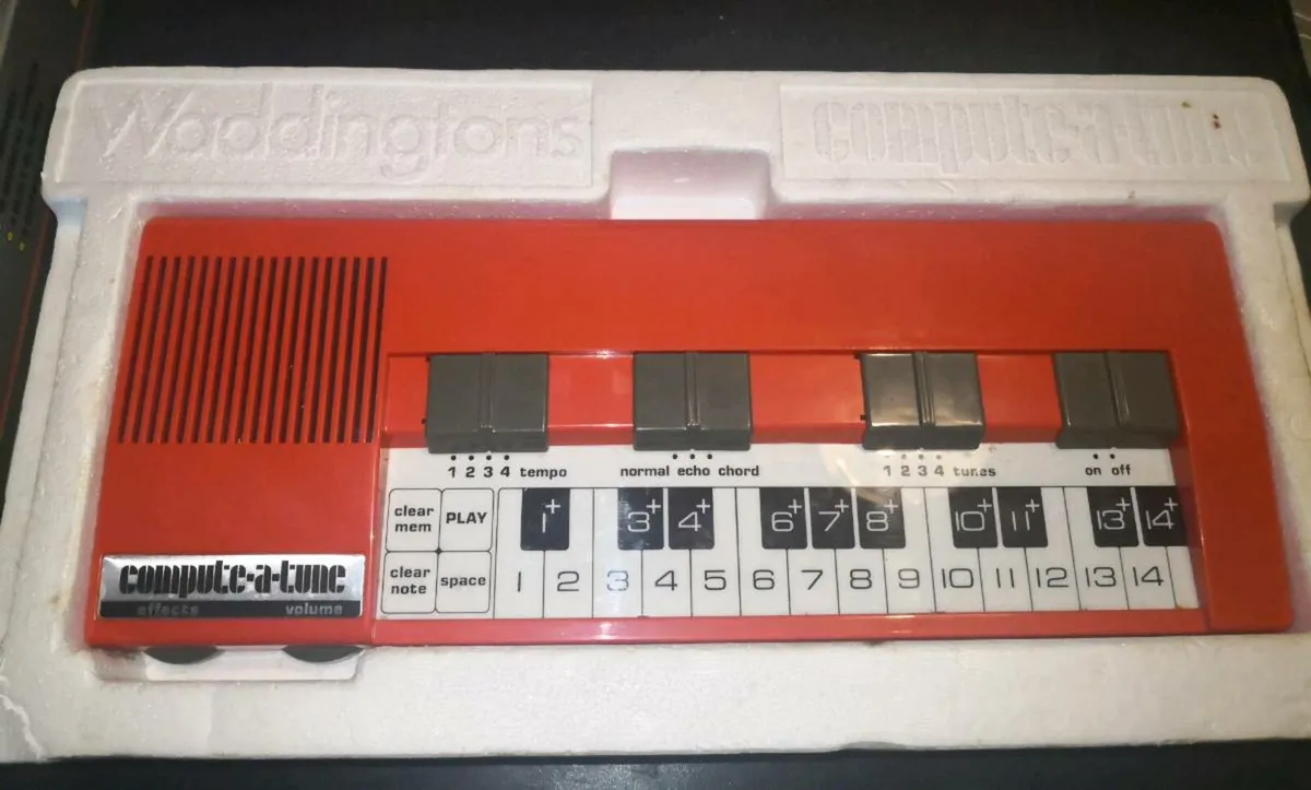 1978 Waddingtons keyboard with box - Image 2