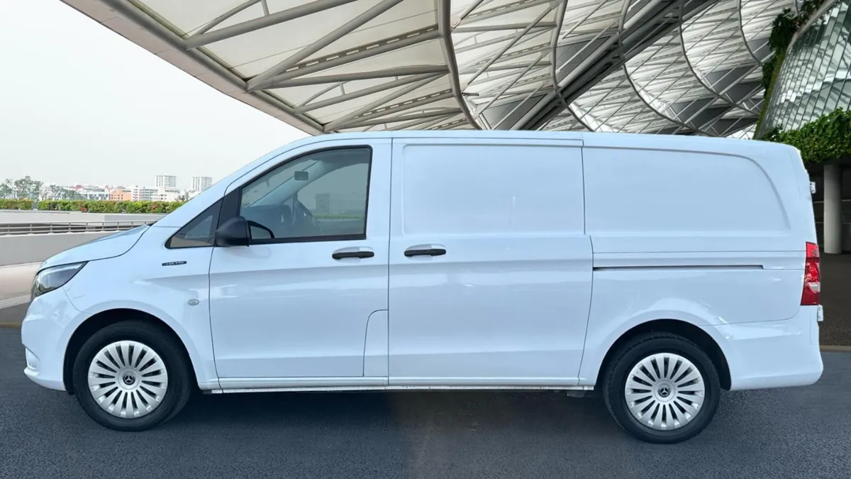 Mercedes-Benz eVito 114 41kWh Progressive Auto - Image 3