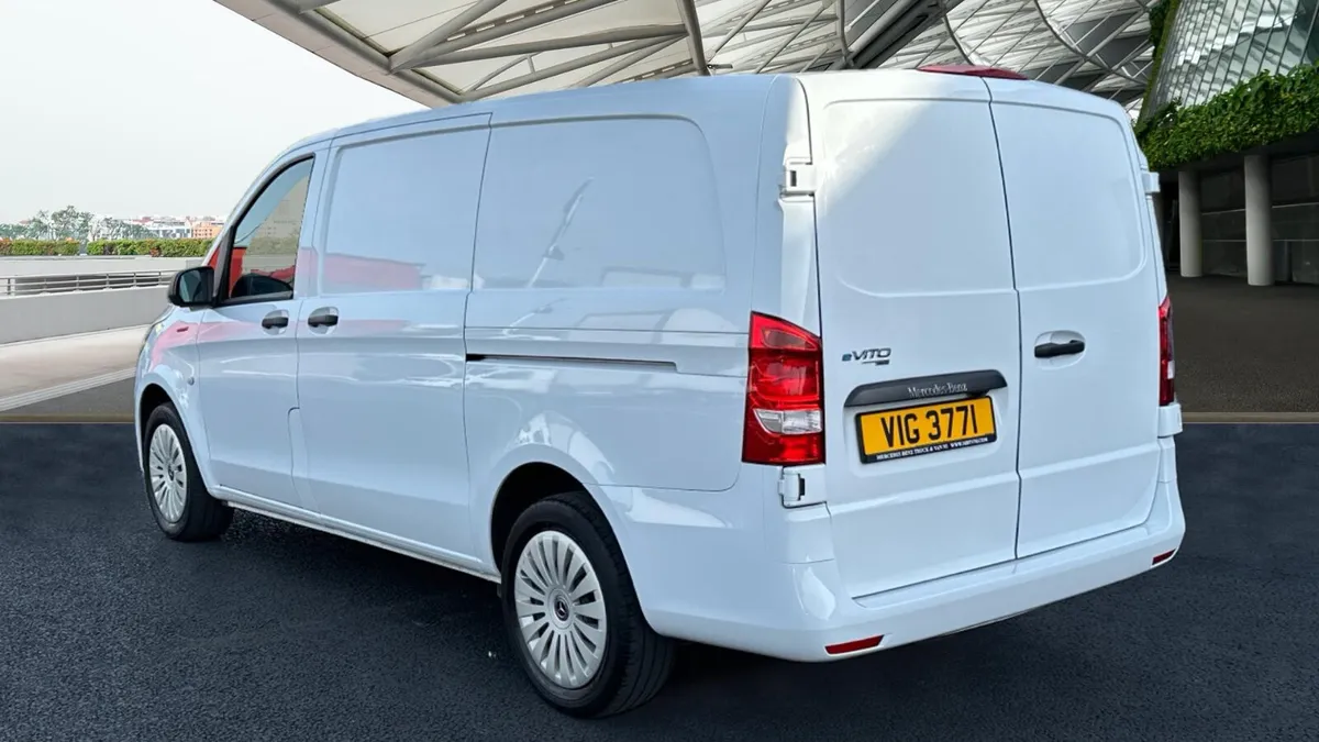 Mercedes-Benz eVito 114 41kWh Progressive Auto - Image 2