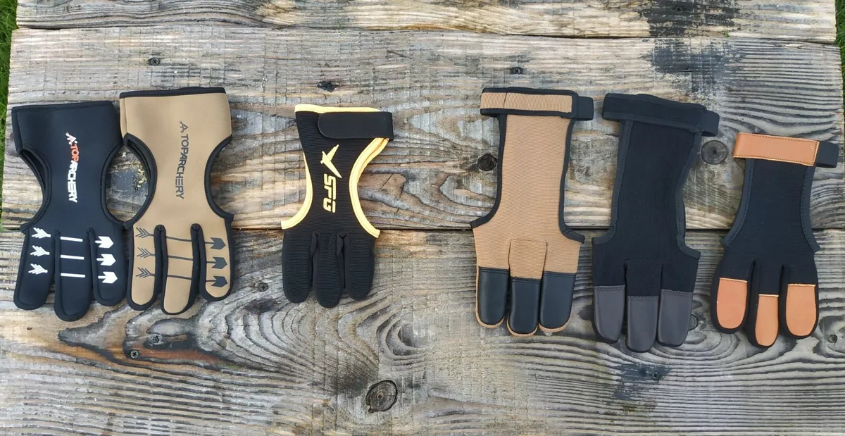 Archery glove 3 fingers (fabric with leather tips) - Image 1