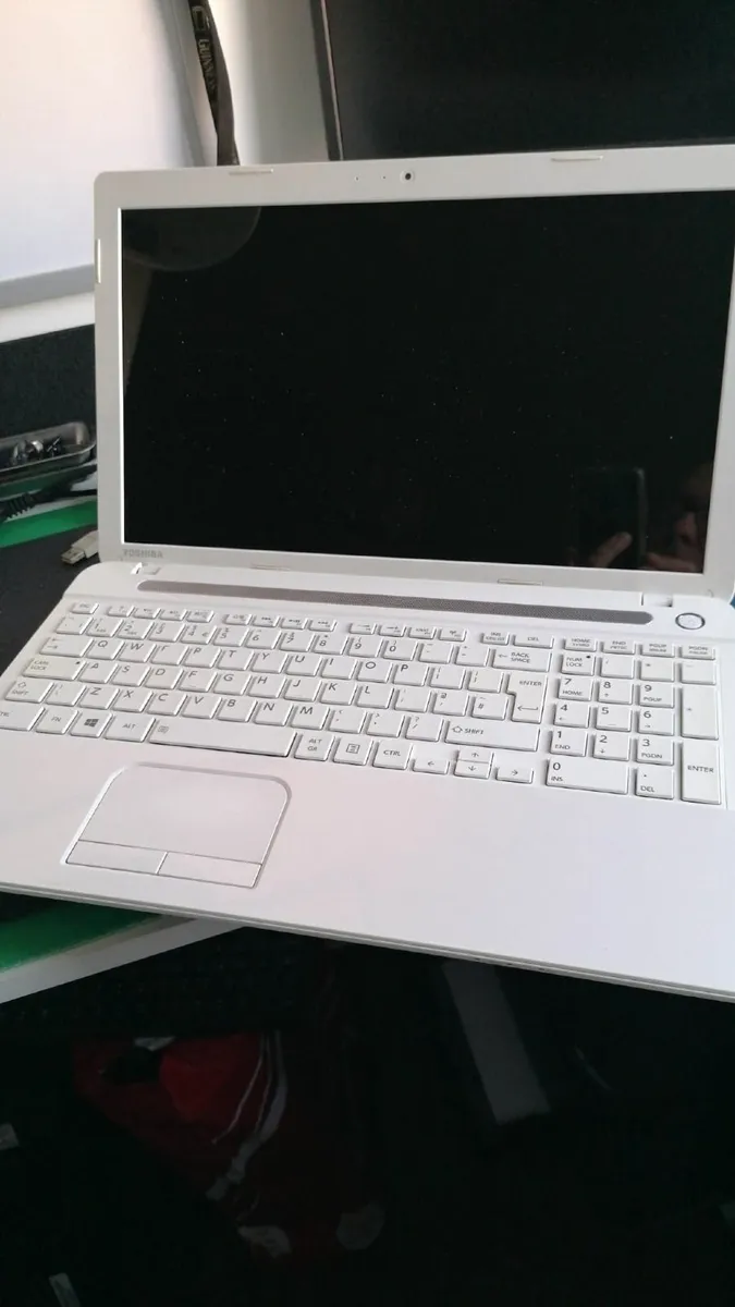 Toshiba L50 Laptop. - Image 1