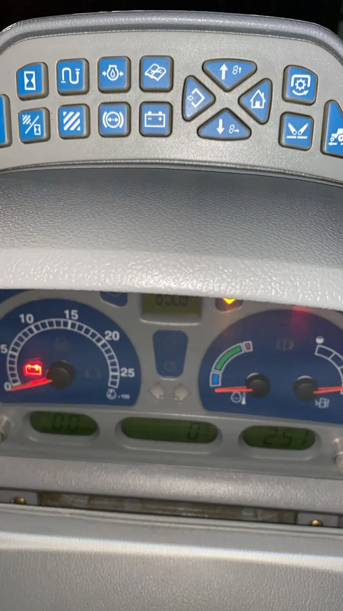 New holland /Case 1999 hours - Image 4