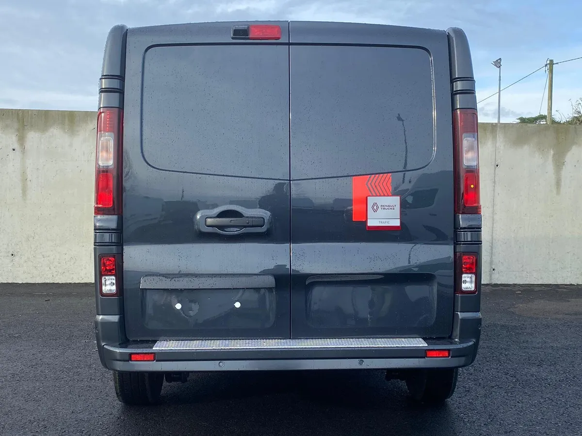 Renault Trafic Exclusive Comet Grey 150/170 HP - Image 4