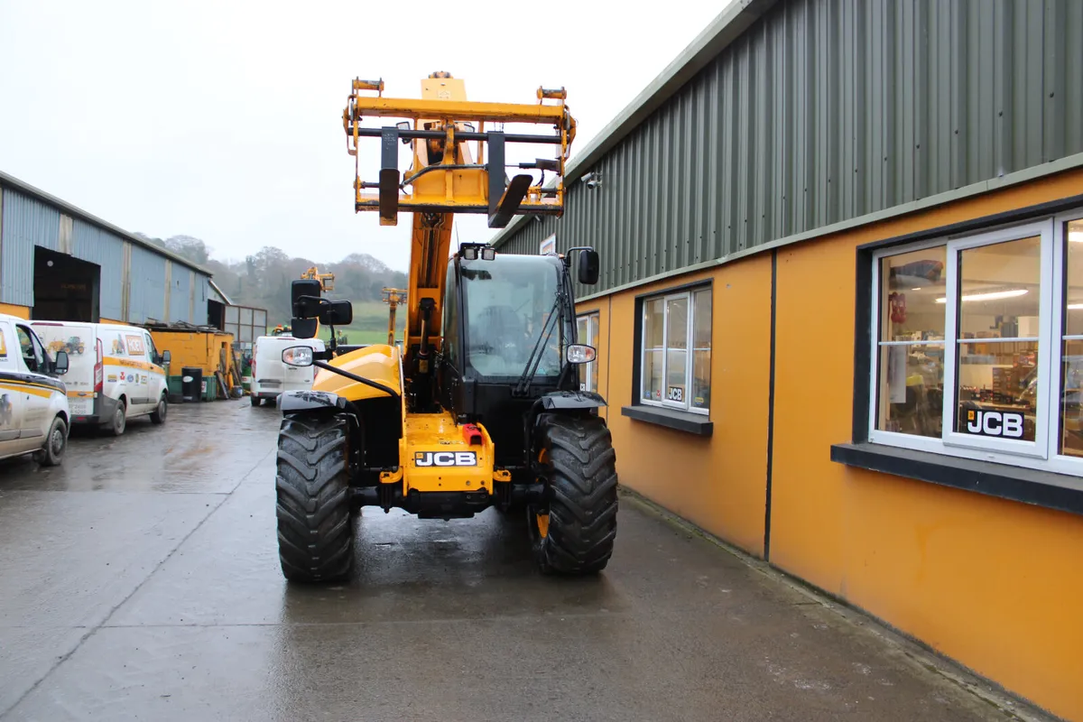 2022  JCB 532-60 - Image 3