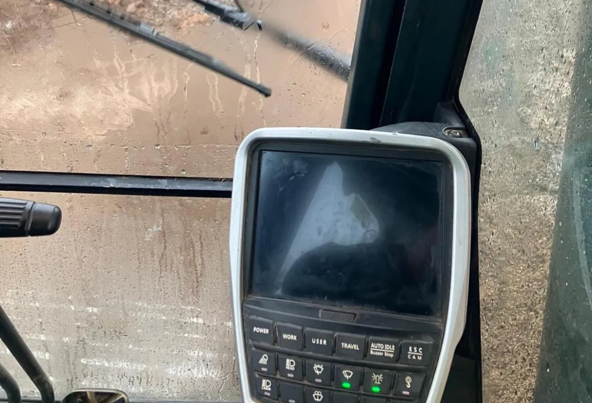 Hyundai HX  monitor repair - Image 3