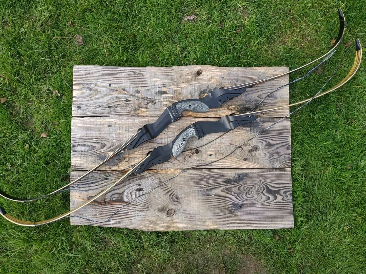 Archery Bow, 62" Recurve ILF 30-50LBS +3 arrows - Image 1