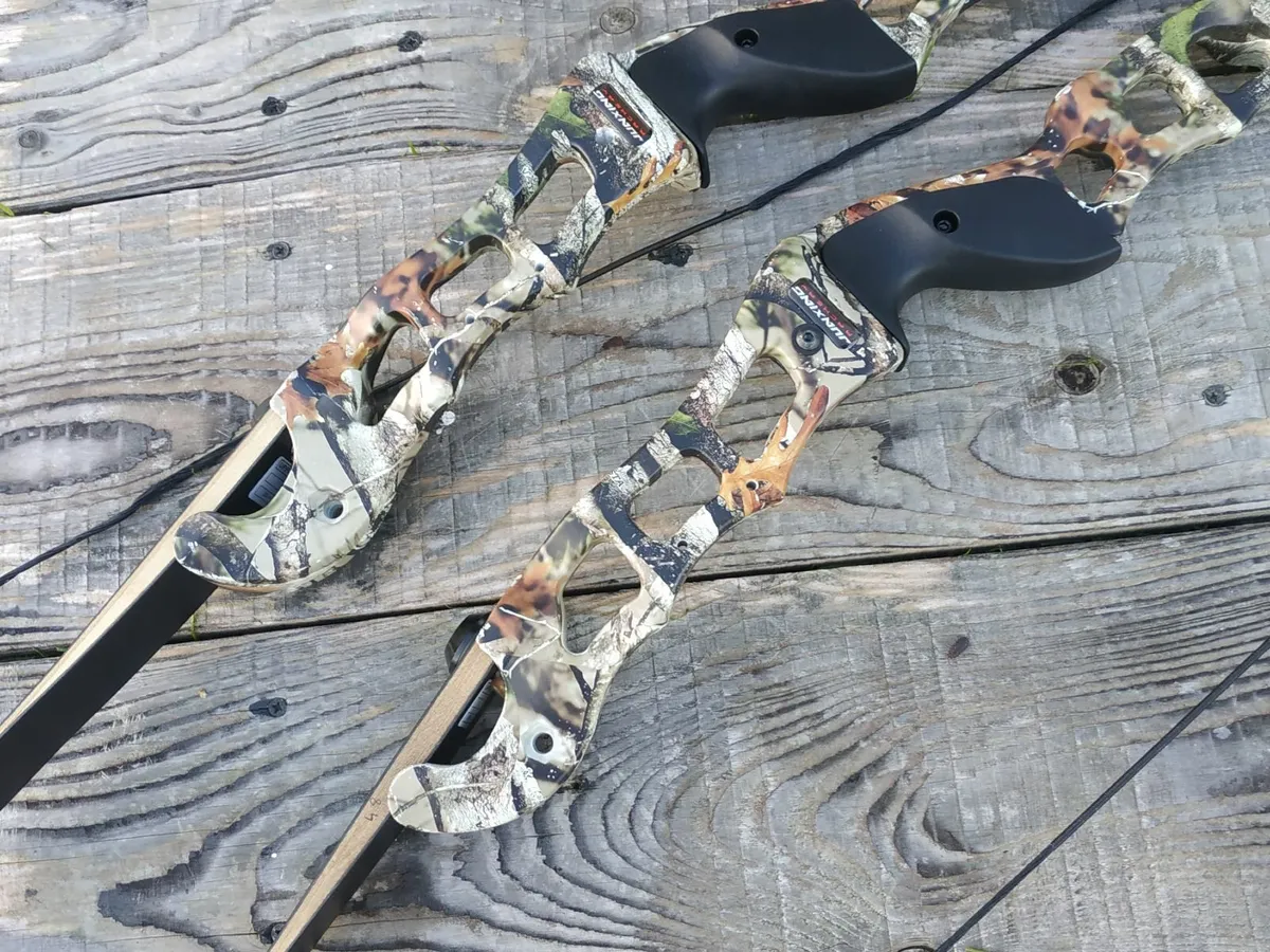 Archery Bow Recurve 62" (30 to 50 lbs). +3x arrows - Image 3