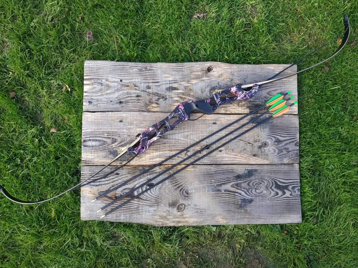 Archery Bow Recurve 62" (30 to 50 lbs). +3x arrows - Image 4