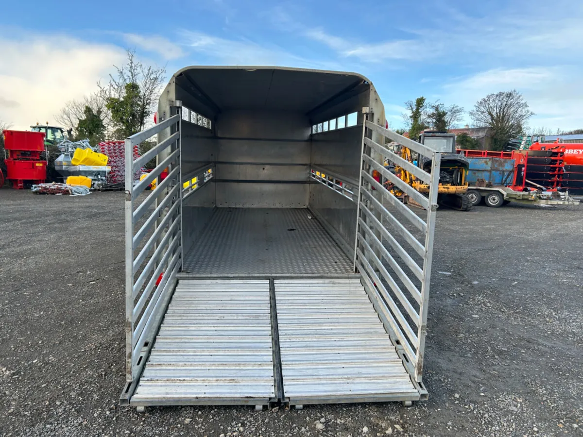 Ifor Williams 14FT Tri Axle Cattle Trailer - Image 3