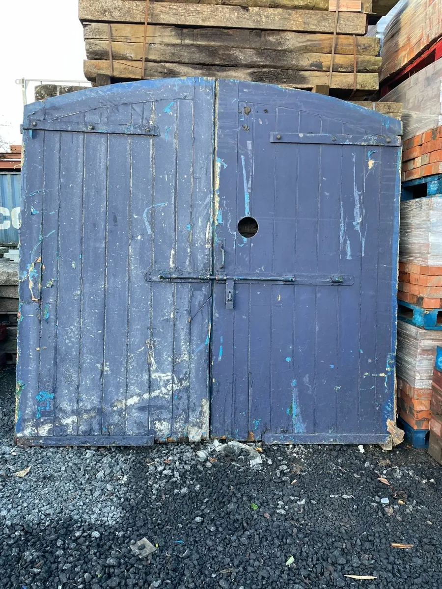 Large Wooden Courtyard Gates - Image 3