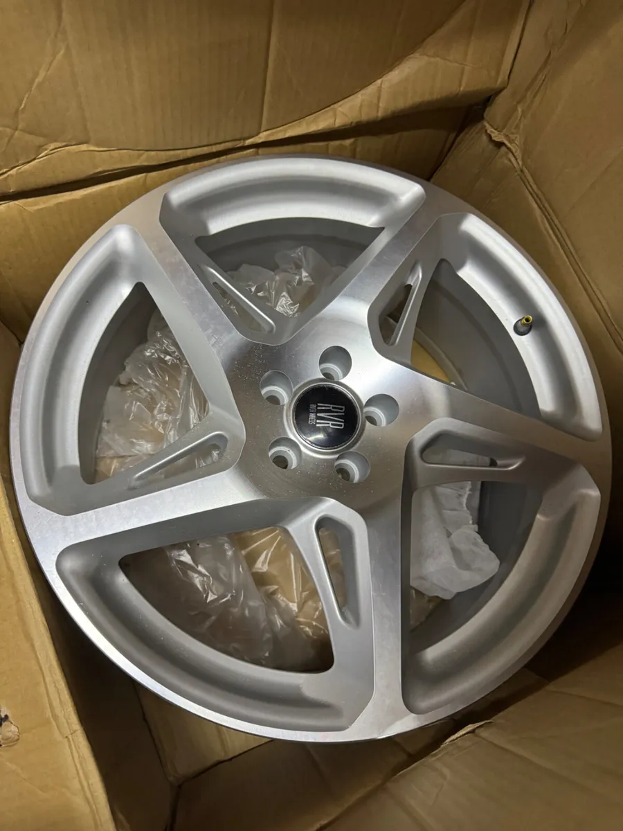 River r4 single wheel 5x100