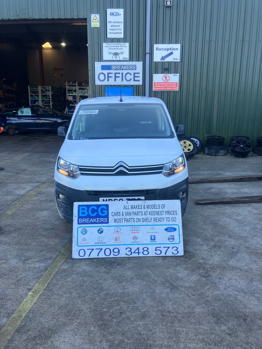2022 citreon Berlingo parts breaking - Image 1