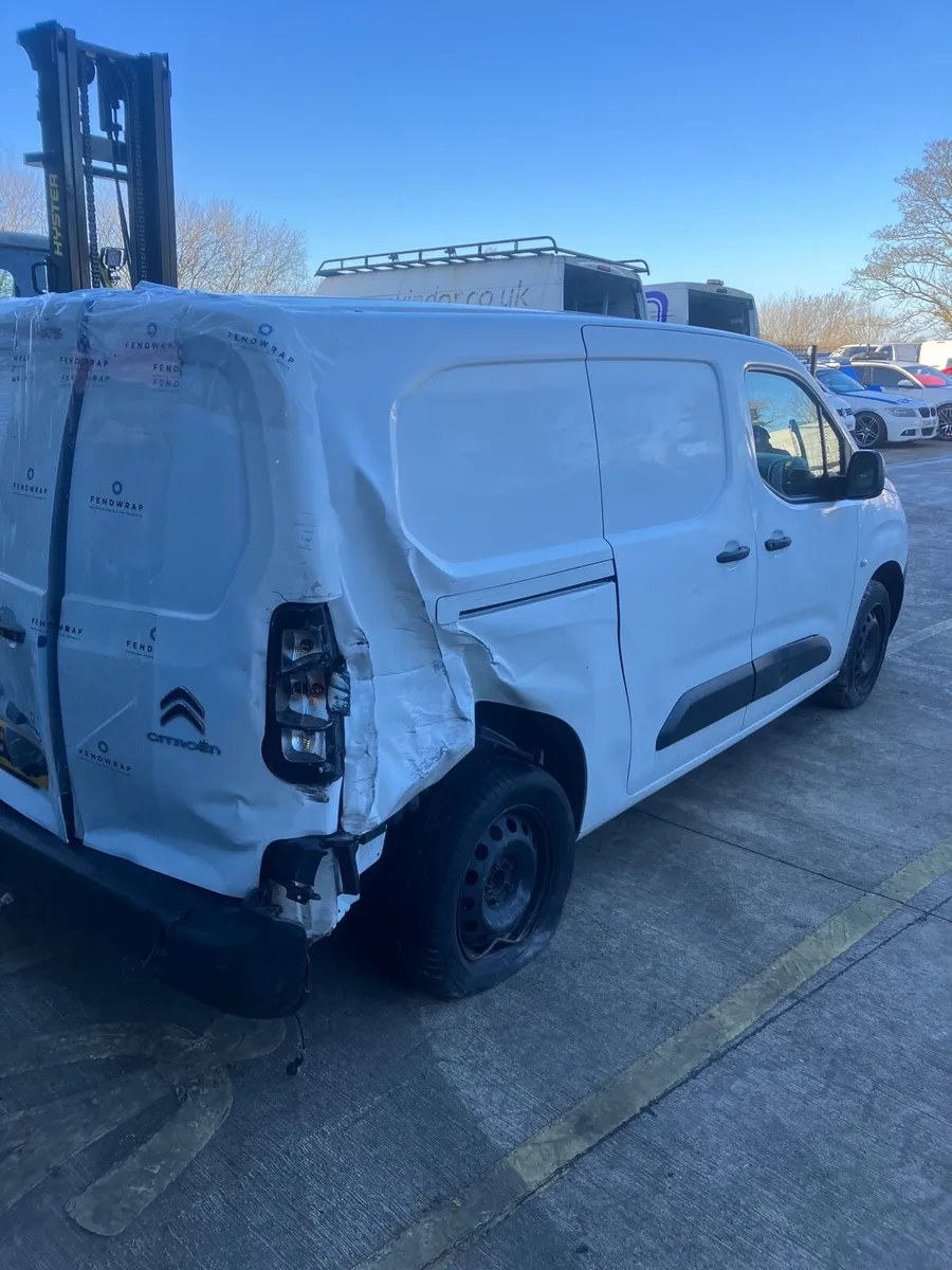 2022 citreon Berlingo parts breaking - Image 2