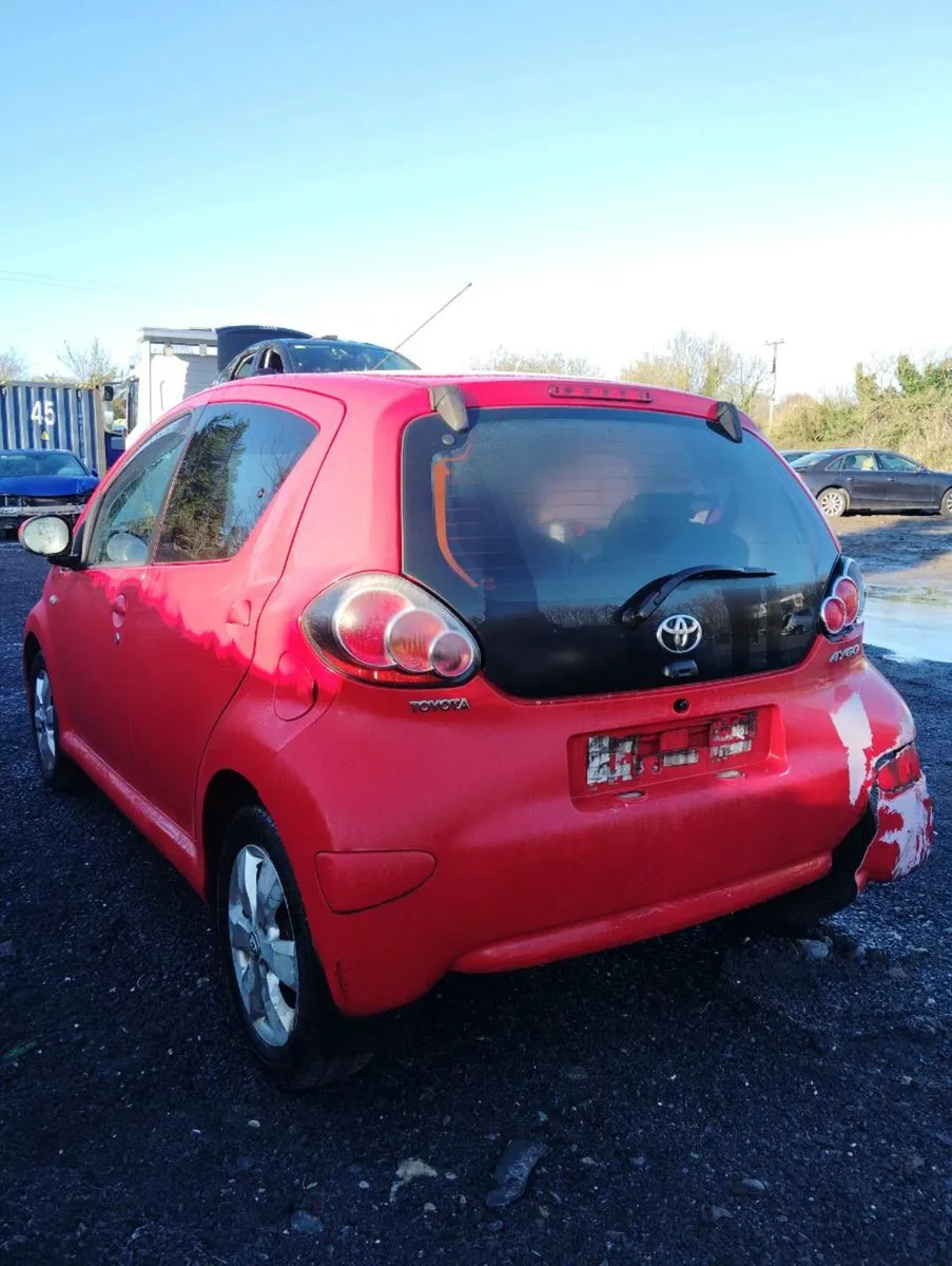 Breaking Toyota Aygo 2014 1.0 petrol - Image 2
