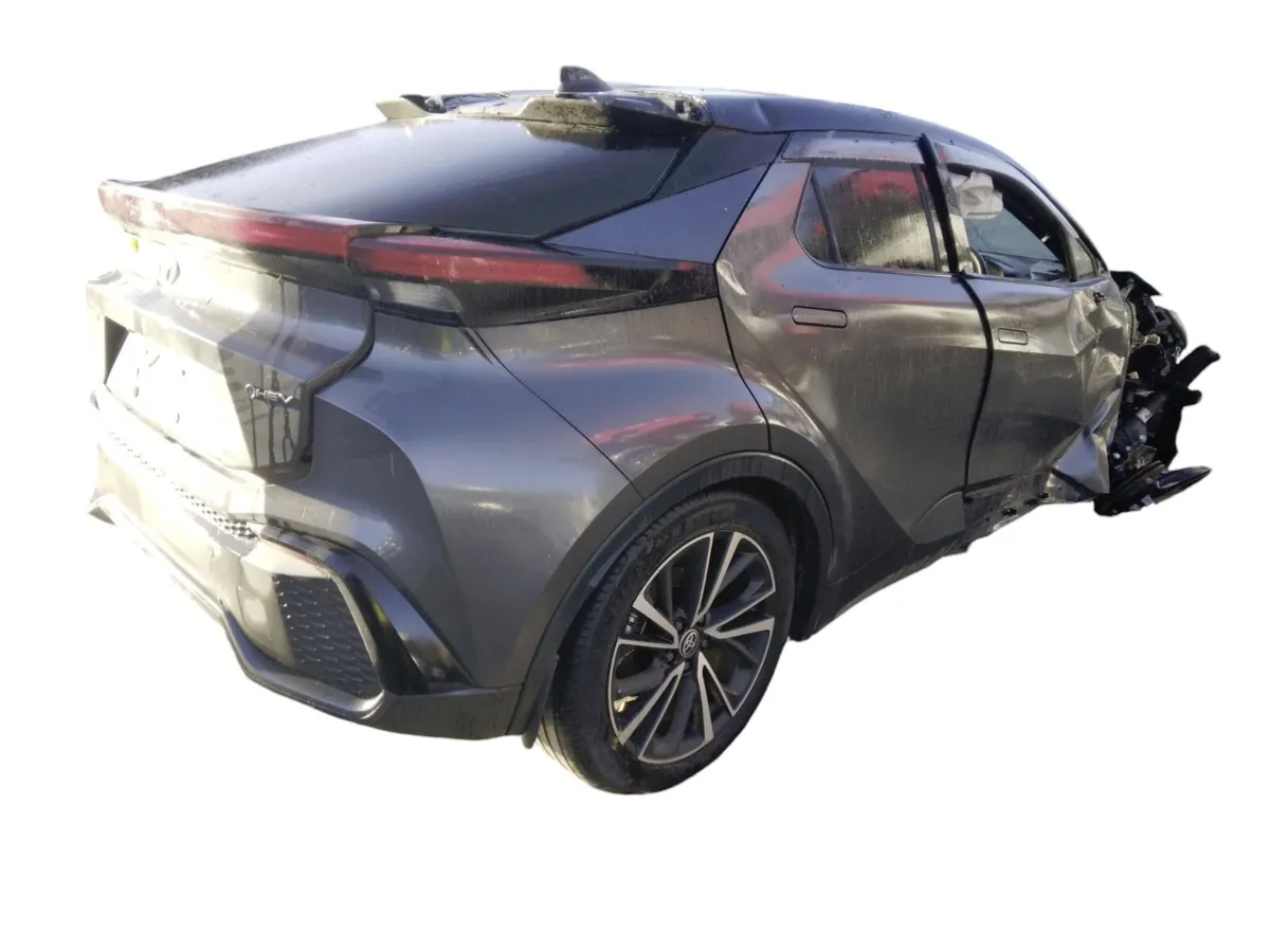 2024 TOYOTA C-HR Breaking/Dismantling - Image 3