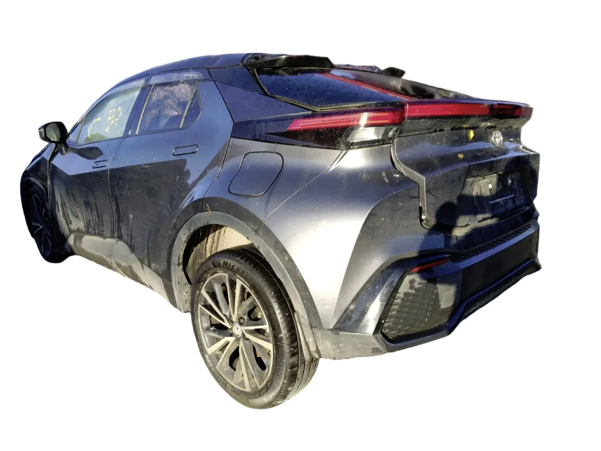 2024 TOYOTA C-HR Breaking/Dismantling - Image 4