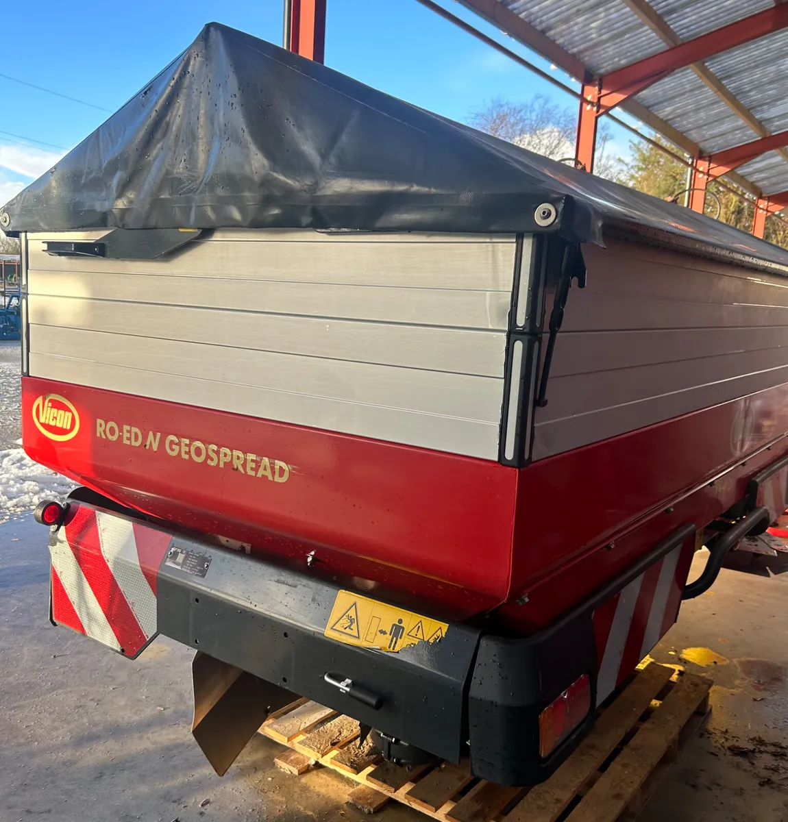 Vicon Geospread  3 ton fertiliser spreader - Image 2