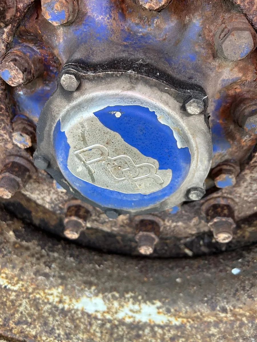 Truck Axles & Tyre's - Image 3