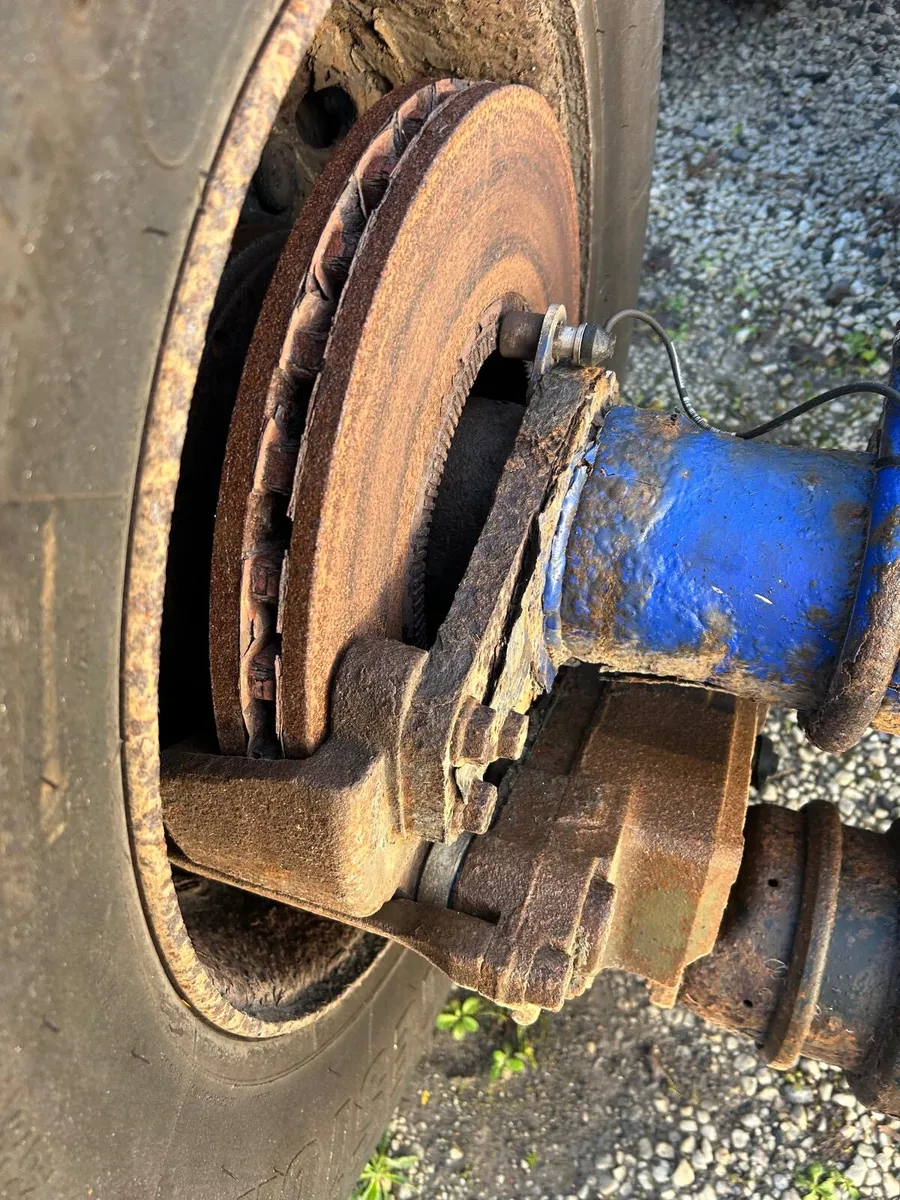 Truck Axles & Tyre's - Image 4