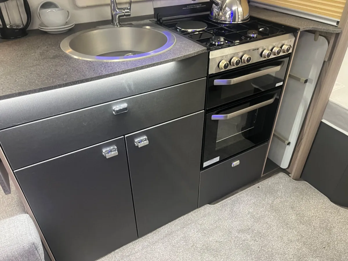 NEW 2025 SWIFT ALPINE 4 & EXCLUSIVE 4:5 BERTH - Image 4