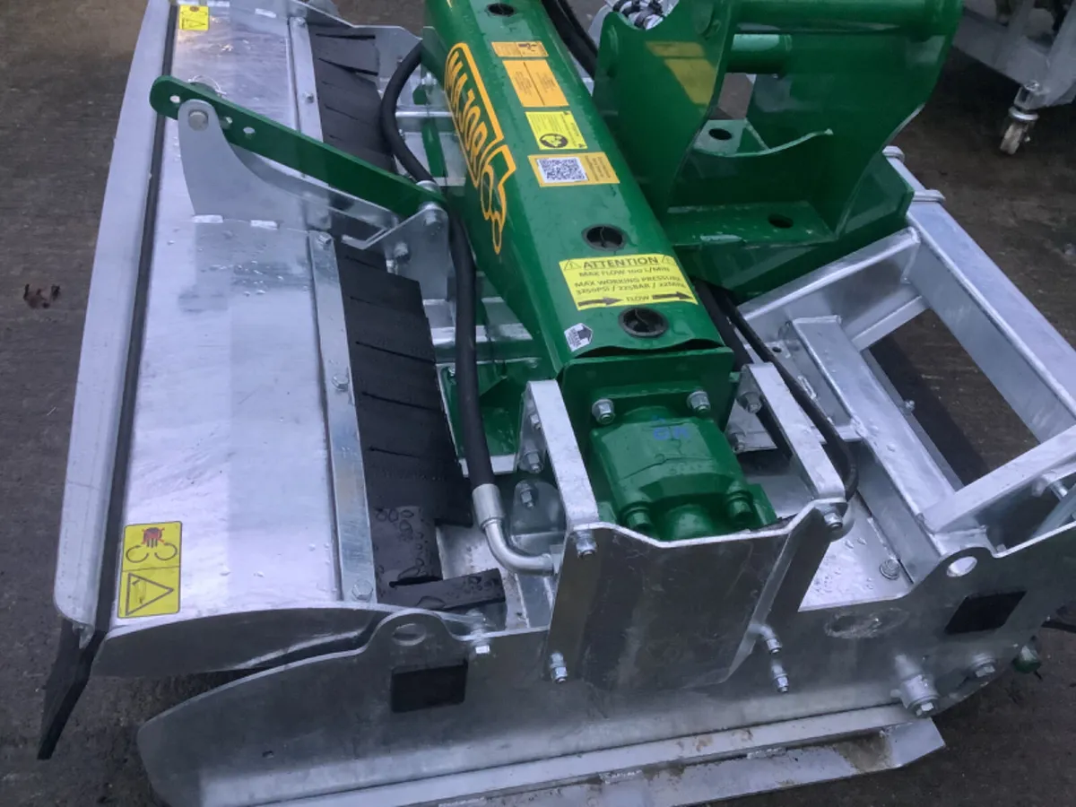 Major Hedge cutting head with digger mounting - Image 2