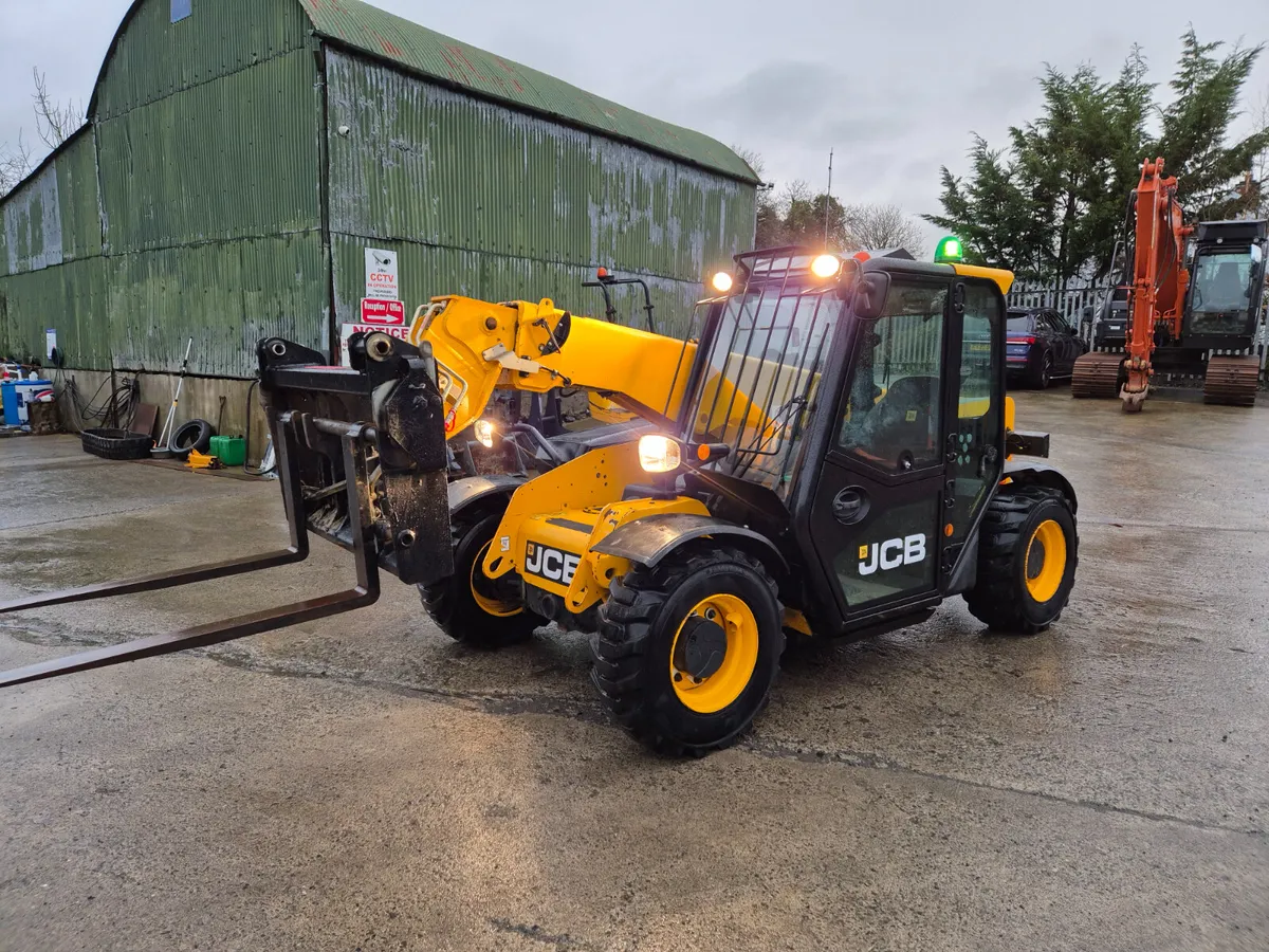 JCB 525-60 (2017 YEAR) - Image 1