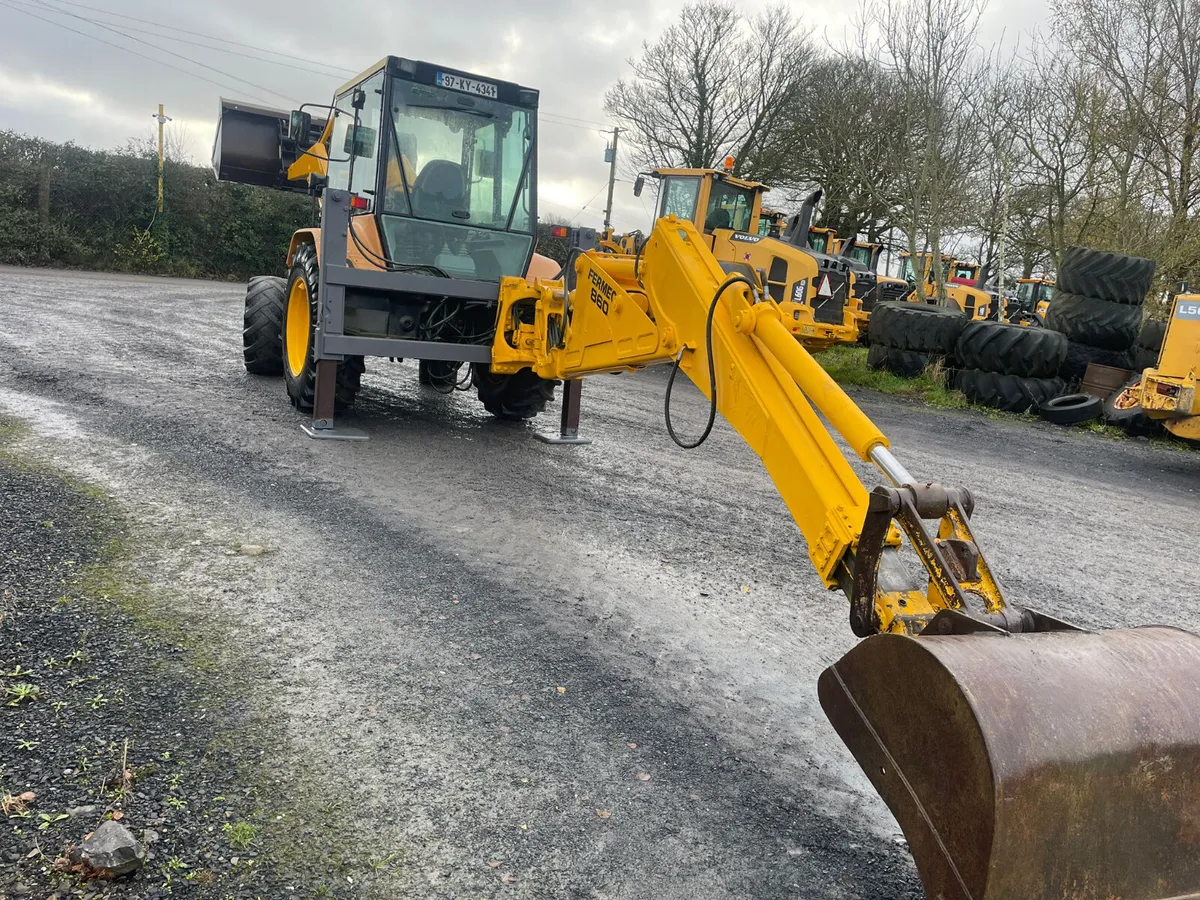 Fermac 860 Digger Loader - Image 2