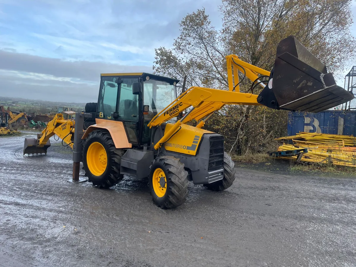 Fermac 860 Digger Loader - Image 1