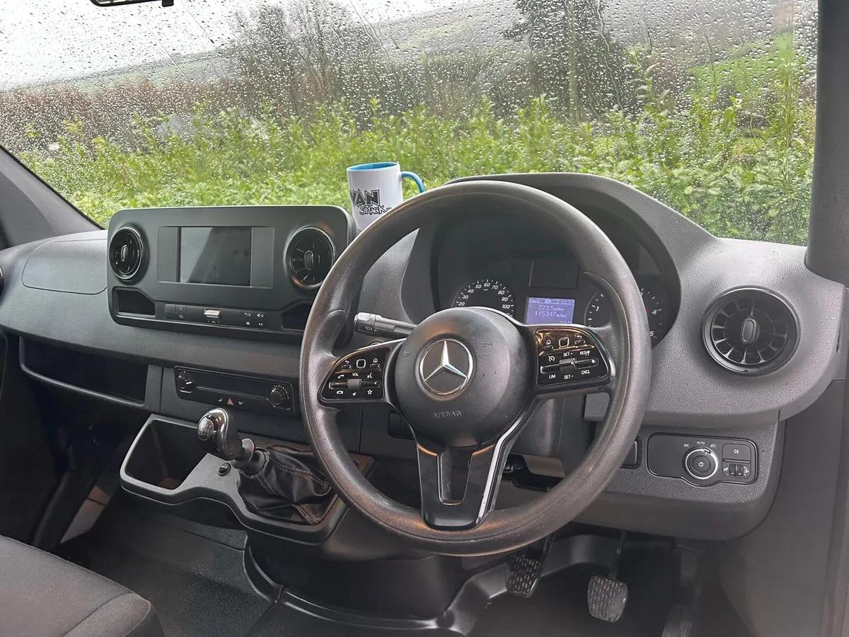 2020 Mercedes-Benz Sprinter Dropside with Taillift - Image 3