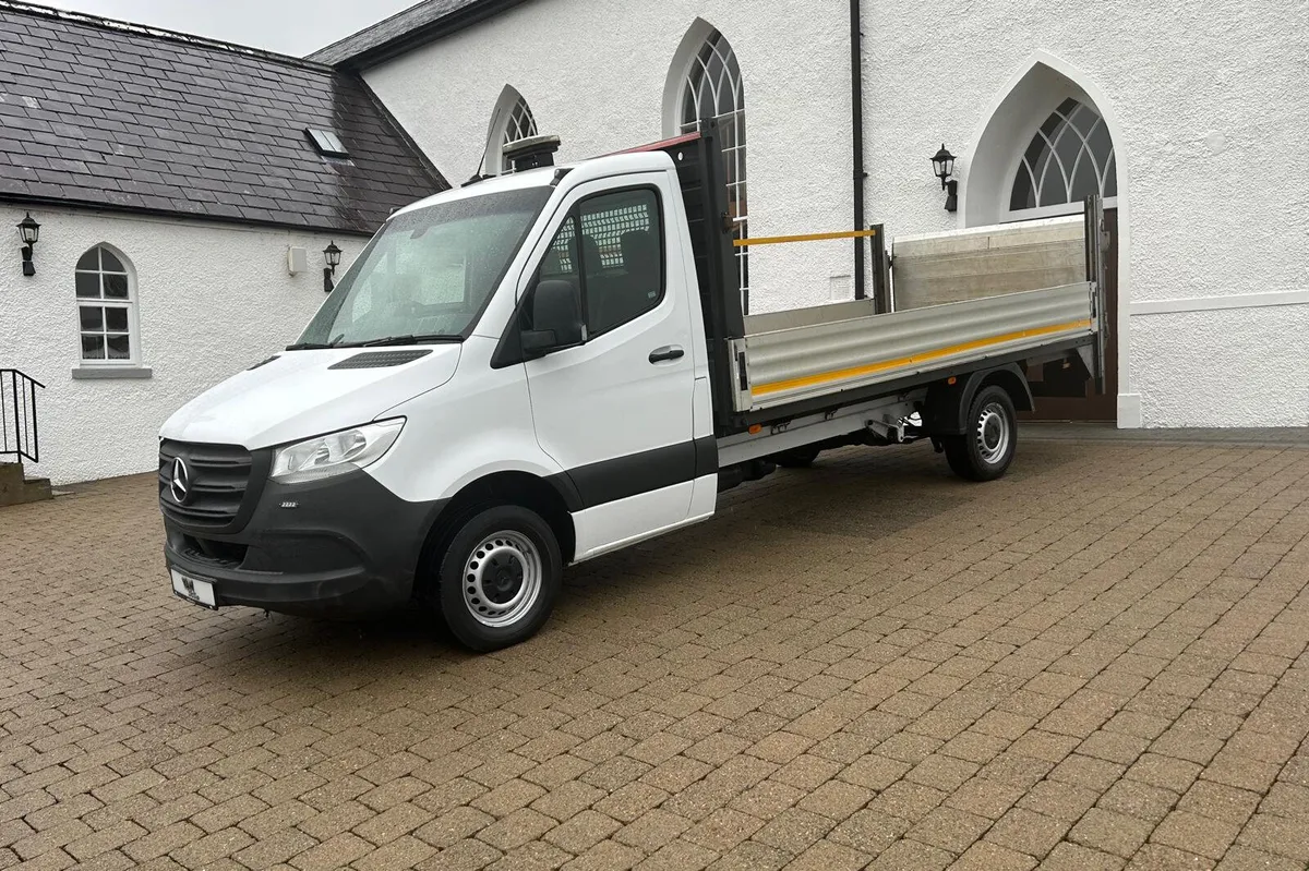 2020 Mercedes-Benz Sprinter Dropside with Taillift - Image 4