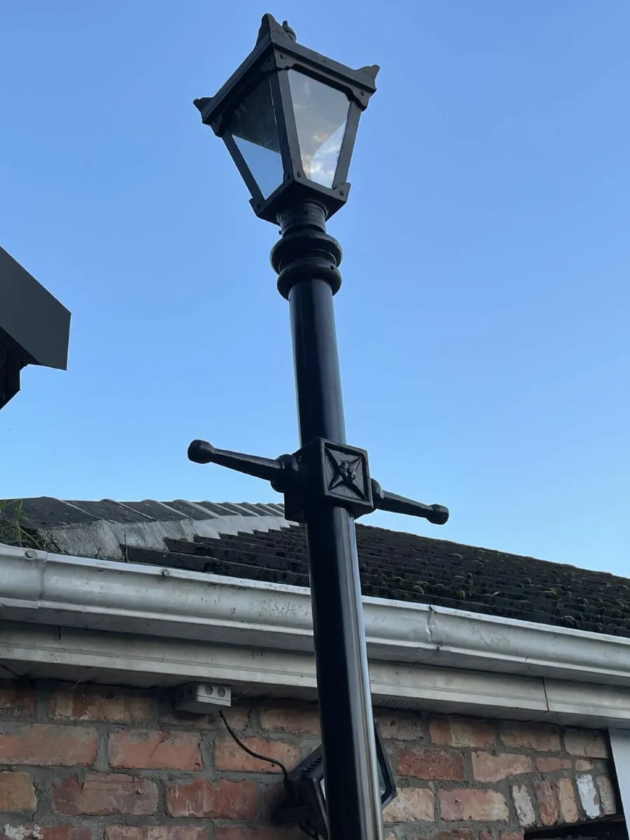 Cast Iron T-Bar Lamp Post - Image 2