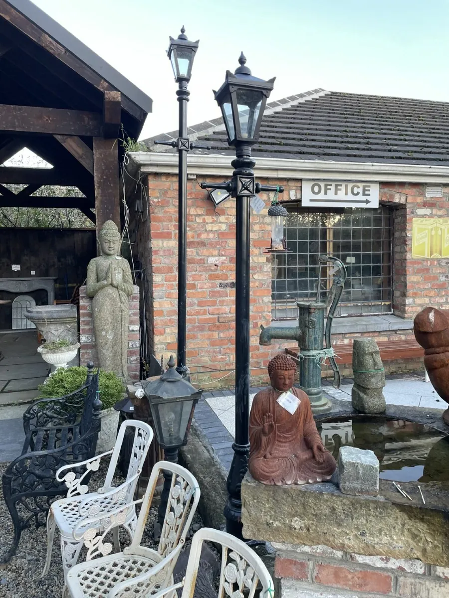 Cast Iron T-Bar Lamp Post - Image 1