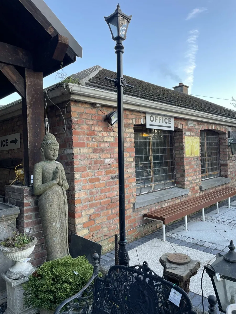 Cast Iron T-Bar Lamp Post - Image 3