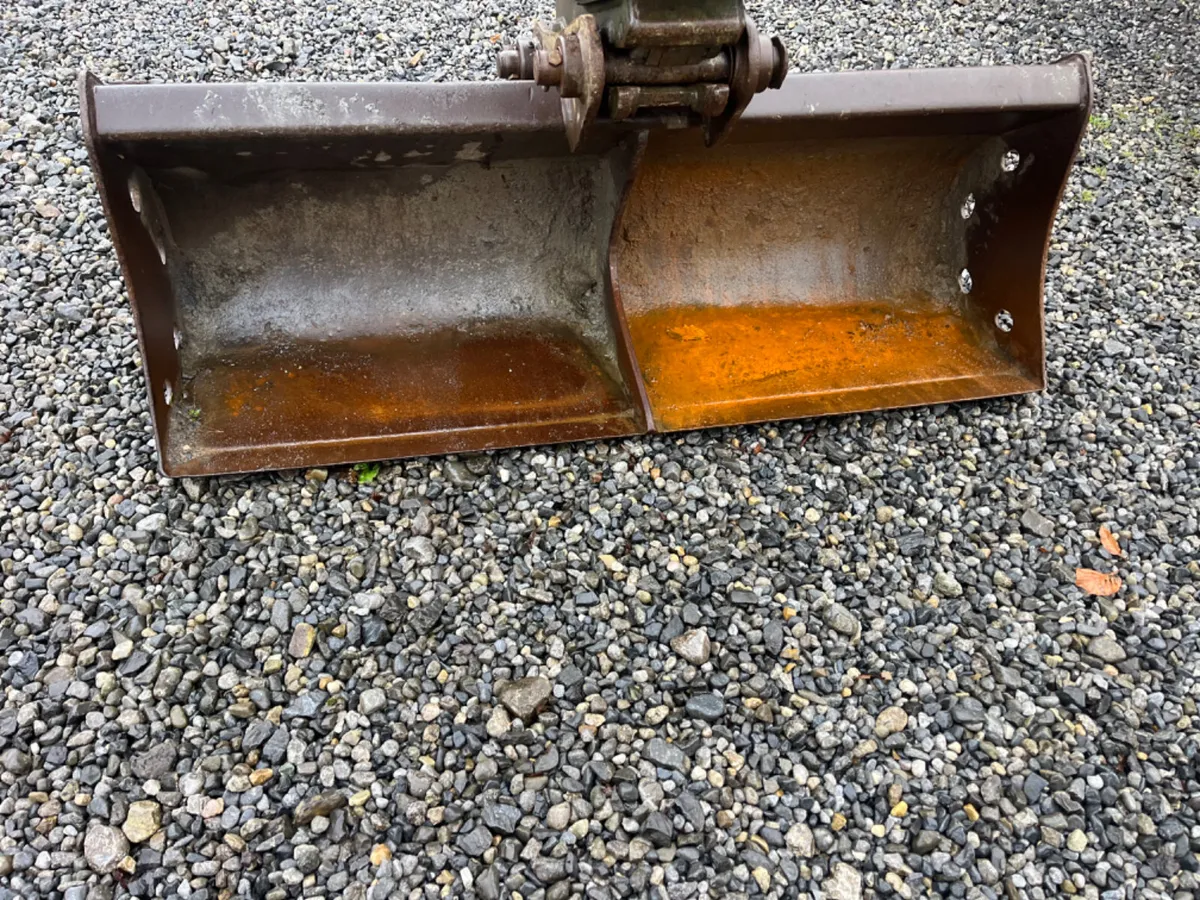 Jcb buckets 45 mil pin 310 cebtrez - Image 2