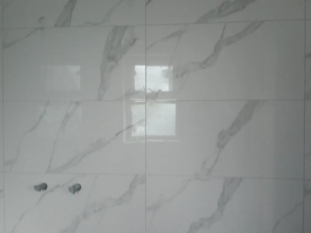 Black/ White marble effect porcelain tiles - Image 1
