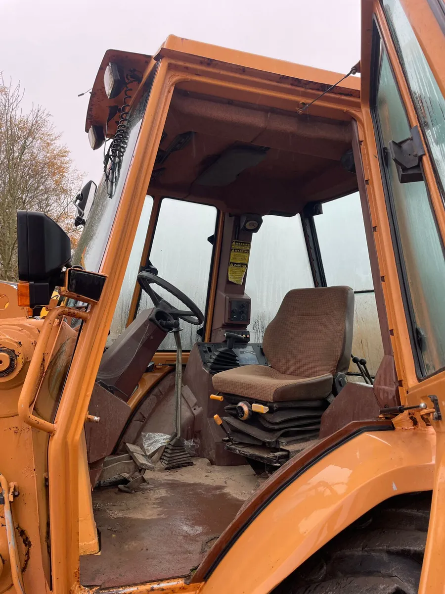Case 580SK Digger Loader - Image 3