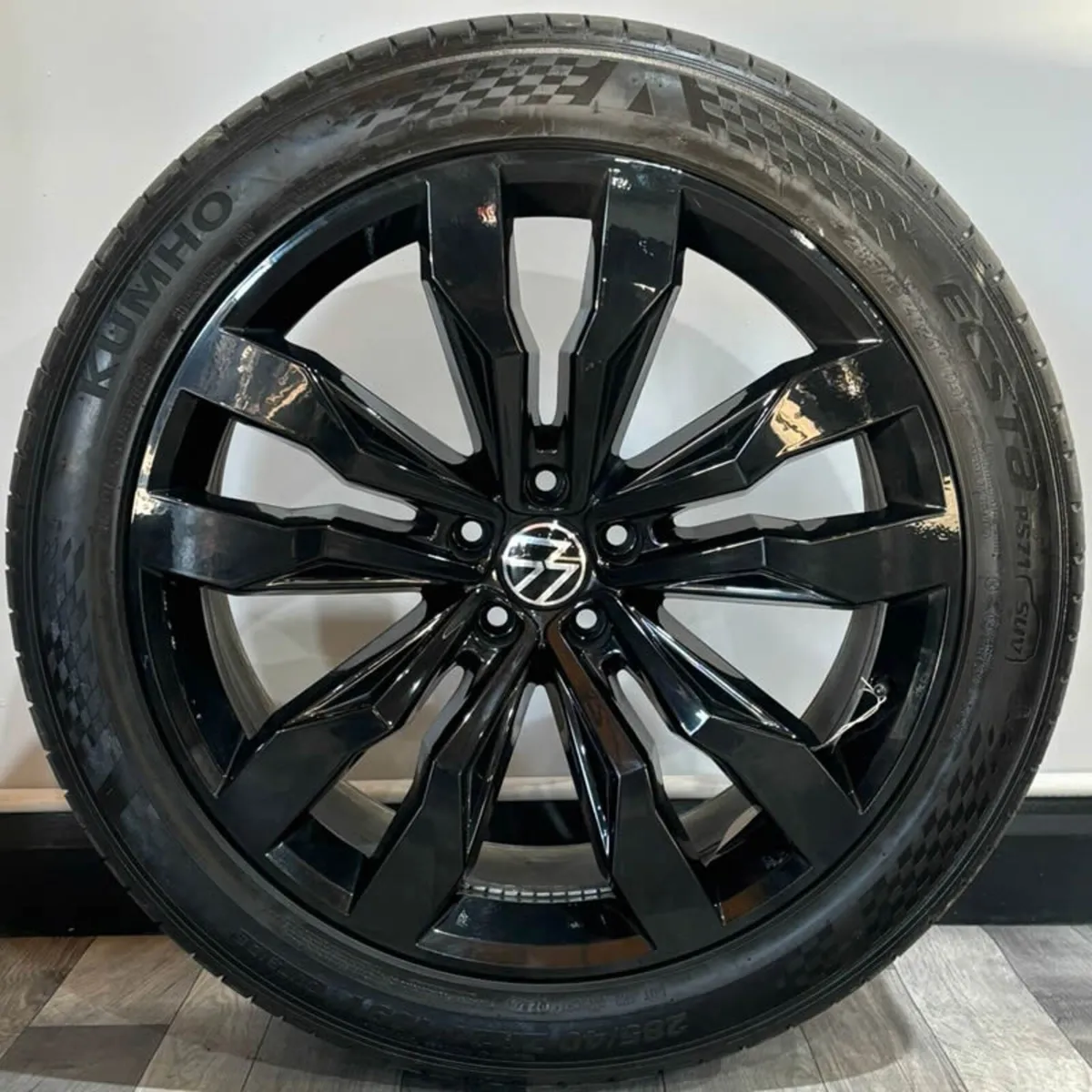 21" Genuine VW TOUAREG SUZUKA Alloy Wheels & Tyres - Image 2