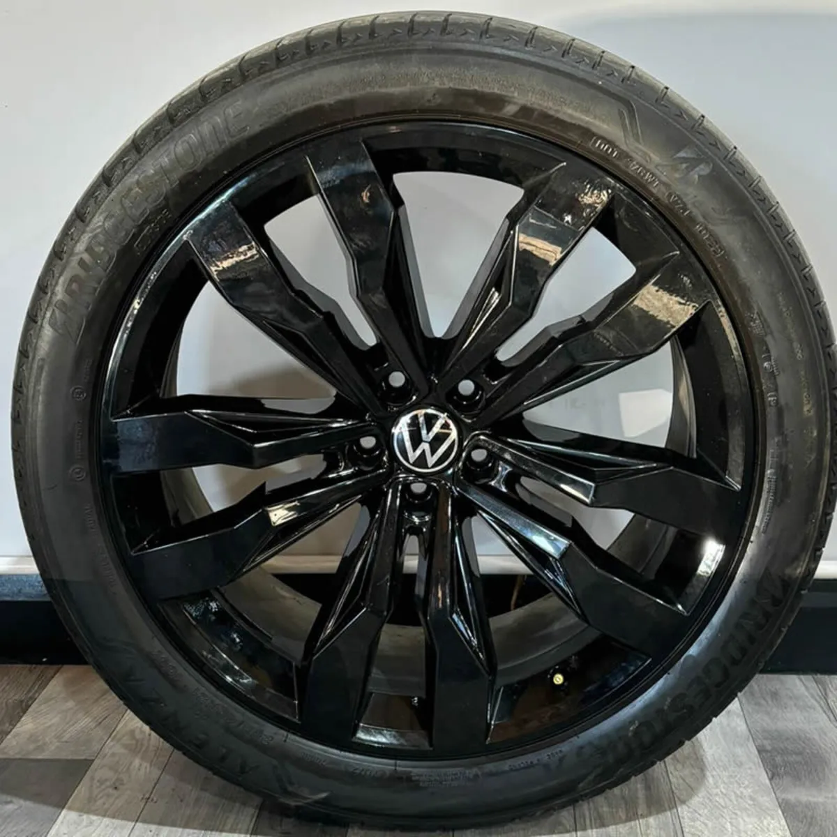 21" Genuine VW TOUAREG SUZUKA Alloy Wheels & Tyres - Image 4