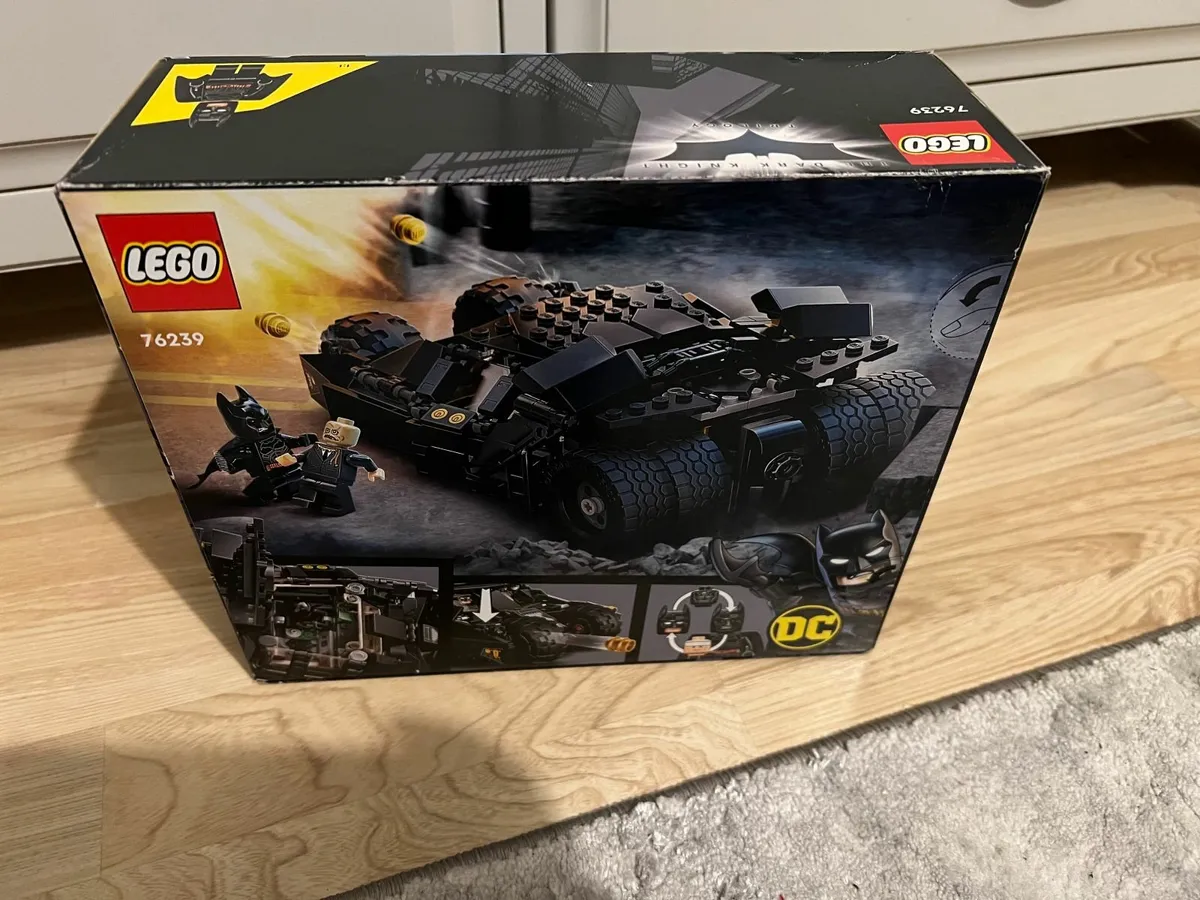 LEGO The Penguin Chase & Batmobile Tumbler - Image 2