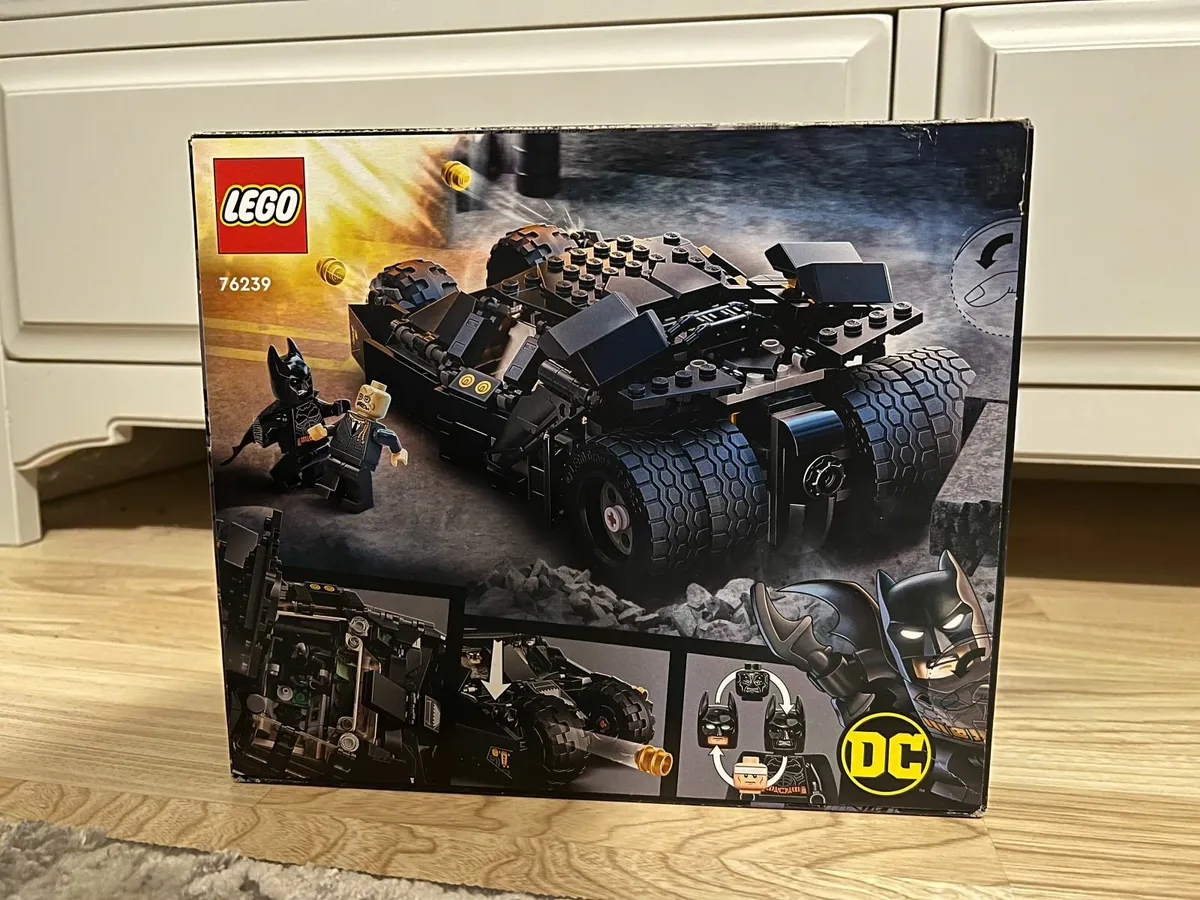 LEGO The Penguin Chase & Batmobile Tumbler - Image 3